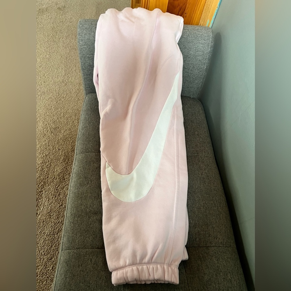 Nike Women’s Drawstring Sweatpants- M